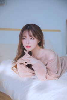 一个女生经常夸另一个女生漂亮